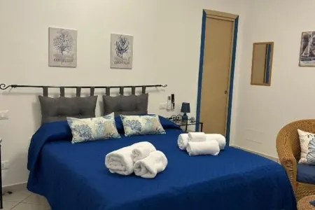 Sweet World - Family Room with Terrace Near the Beach