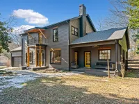 Historic 6 Bedroom Luxury Home Walking Distance to Downtown Jasper! Hotels in Jasper