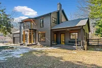 Historic 6 Bedroom Luxury Home Walking Distance to Downtown Jasper! Hotels in Jasper