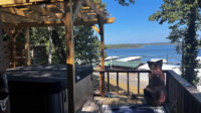 NEW LIST - Canoe 22 is a Cozy 3-bedroom cabin w/Hot Tub with Lake views.