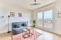 Parking and walking distance from RER B and metro (line 4) Hotel di Bagneux