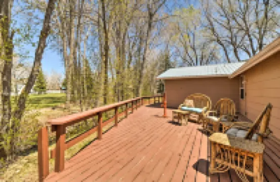 寬敞的曼科斯家住，帶傢俱甲板和院子！