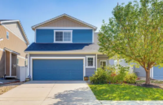 6 マイル トゥ ディア: デンバー ホーム ウィズ フェンスド ヤード & ファイア ピット