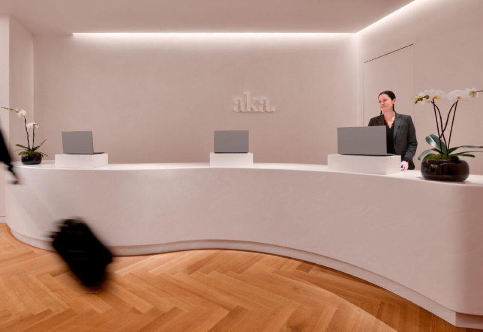 호텔 AKA 백 베이의 럭셔리한 외관 이미지