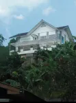 House on cliff Hotels near Puncak