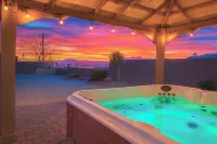 Wknd@Bernies Beautiful Sunset-Water Views, Prvt Heated Hot Tub, Large Game Room!