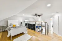 Bayfront Luxury House with Pool near Kemah Boardwalk with Pier