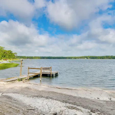 Hawthorne Vacation Rental w/ Access to Cue Lake