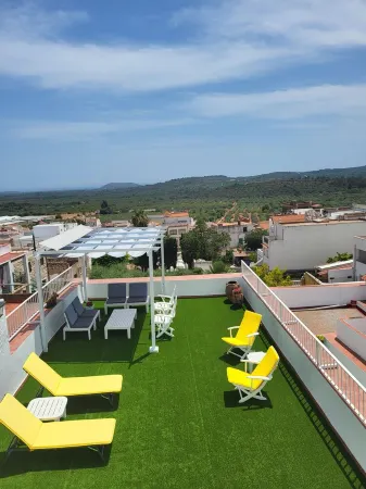 Town house, between sea and mountains, with spa Отели в г. Сан-Хорхе