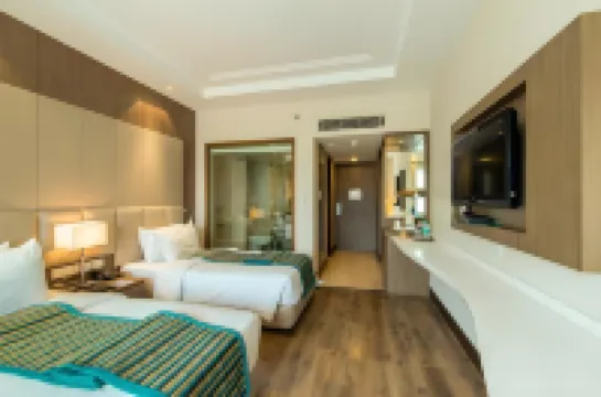 โรงแรมฮาวาร์ด พลาซ่า - ดิ เฟิร์น อักรา