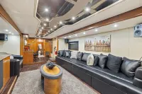 Lux Lounge 7744 Ranch Resort Austin - COTA - Jacuzzi