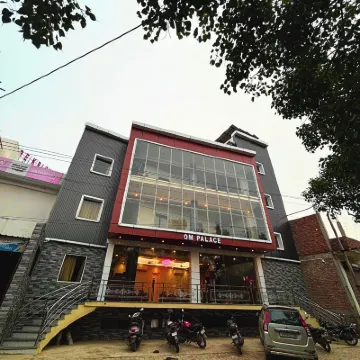โรงแรม โอม พาเลซ