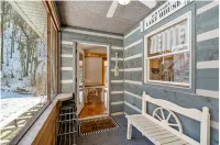 5 Minute Walk to Horse Creek Marina