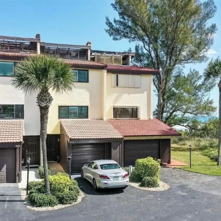 Beautiful Melbourne Beach Oceanfront Townhouse