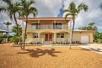 Waterfront - 5 BR, 4 Full Bath, Pool, 80' Dock, Ample Parking, Tiki Hut, Jacuzzi Các khách sạn ở Marathon