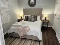 The Red Magnolia, Refreshing, Cozy, Game Room, Historic Roswell! Hotels in Roswell