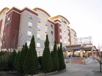Holiday Inn Express QUEENS - MASPETH by IHG Hotels near Elmhurst