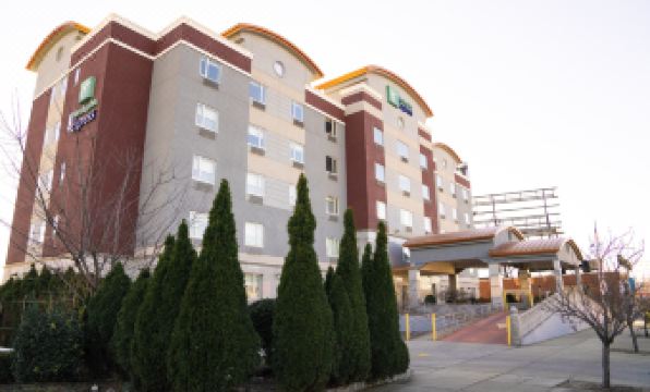 Holiday Inn Express QUEENS - MASPETH by IHG