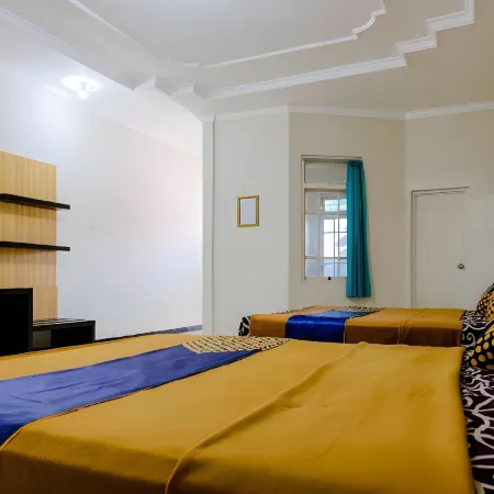 Hotel Taman Indah Отели в г. Мадиун
