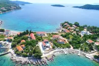 Apartment Marjana Prizba with terrace Hotels in Blato