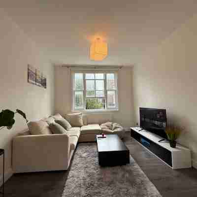 2-Bed Apartment - Sleeps 4 Pets Ok & Balcony Others