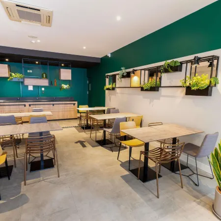 Ibis Pau Centre