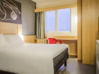 Ibis Porto Alegre Assis Brasil Hotel a Gravataí