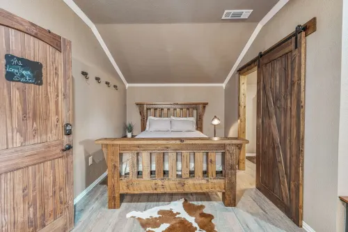 Cozy Longhorn Suite on the River