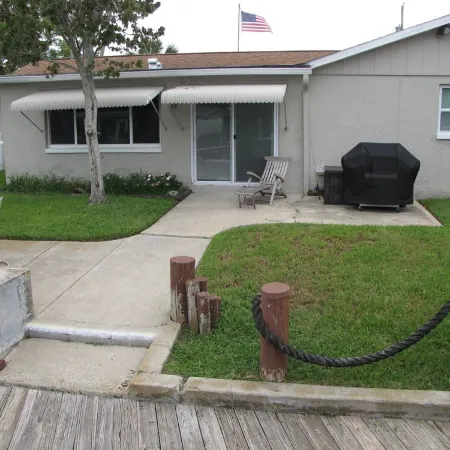 3 BR 2 Bath Salt Air Retreat on Deep Water Canal Minutes to the Gulf