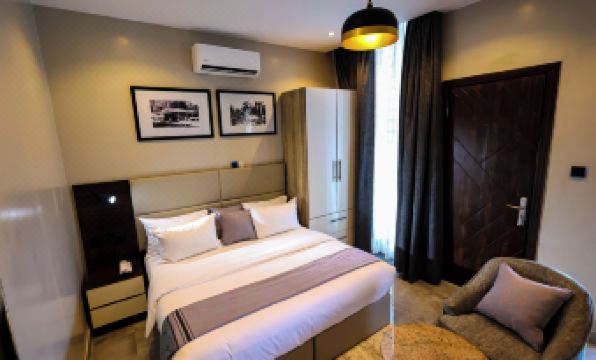 Ringruby Hotel, Eso Close