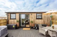 Willows Rest - 1 Bed Shepherds Hut - Pentlepoir - 4-Star
