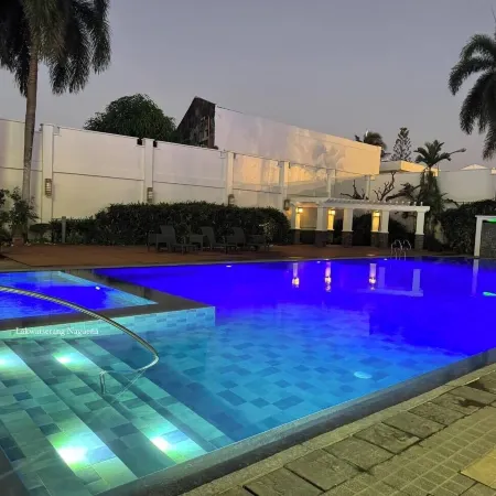 The Avenue Plaza Hotel