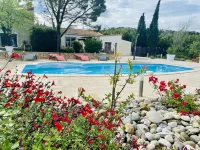 Tranquil Villa with Pool - Huvilat