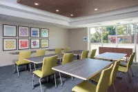 홀리데이 인 익스프레스 첼름스퍼드 바이 IHG - 조식 운영