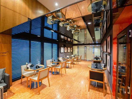 Mercure Curitiba Batel Отели рядом с достопримечательностью «Largo da Ordem»