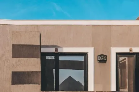 Khan DuiDar Inn - Pyramids View Rooftop Отели рядом с достопримечательностью «Мечеть аль-Акмар»