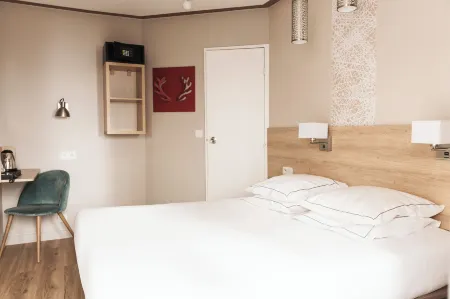 Hotel Eiffel Segur