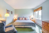 Burke Mountain Vacation Rental: Ski-in/Ski-Out! - Parvekkeita