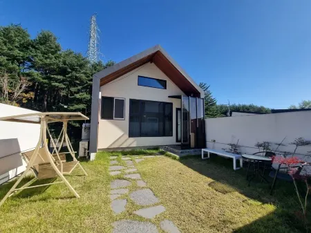 Private Gangneung Gamseong Stay JD Отели рядом с достопримечательностью «Джумунджин- Бич»