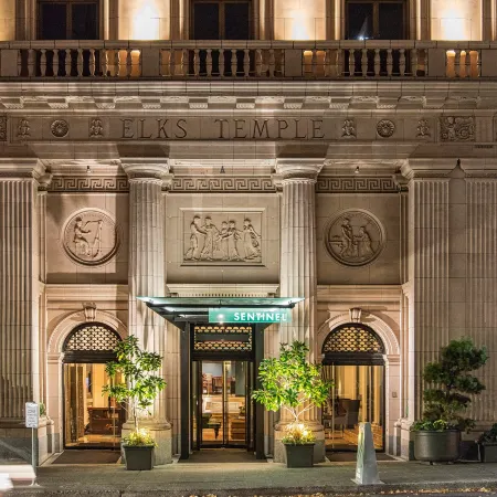 Sentinel Hotel Отели рядом с достопримечательностью «Розовый сад»