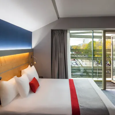 Holiday Inn Express PARIS - CANAL DE LA VILLETTE by IHG Hotels near Place Stalingrad