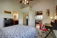 Charming Kailua-Kona Apartment Near Hiking & Golf! Hotels in Kalaoa