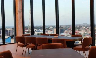 Jewelz By King's Hotel