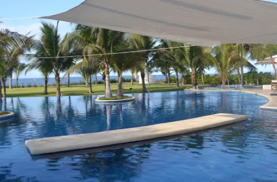 Private Jacuzzi and Balcony in 2-br Villa