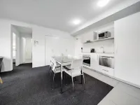 Spacious 2-Bed Conveniently by Lake Tuggeranong