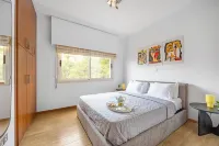 Lena Court - Spacious 3bdr, City Views & Large Balcony Hotel a 