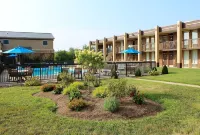 Bluegrass Inn Hotels near Buffalo Trace Distillery