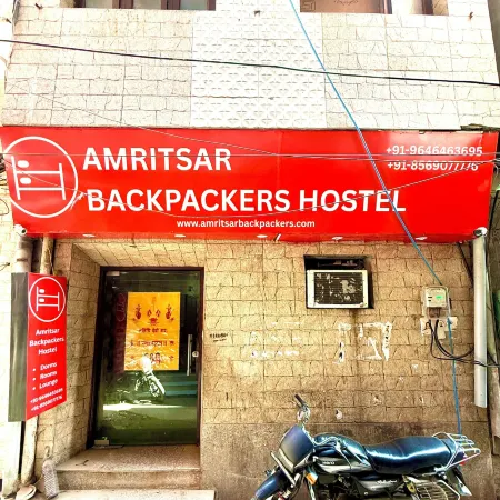 Amritsar Backpackers Hostel Отели рядом с достопримечательностью «Ворота Ганди»