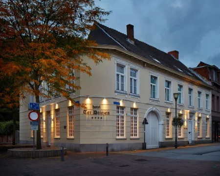 Hotel Ter Driezen トゥルンホウトのホテル