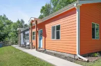 Unique Vintage Style Duplex- Fully Stocked Alpha Xi Delta周辺のホテル